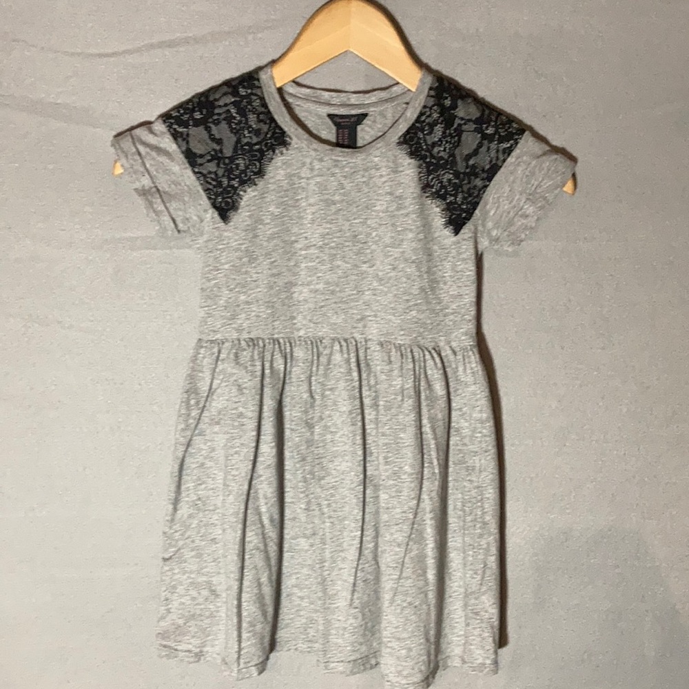 Gray short sleeve dress w/ lace accent Sz 5/6